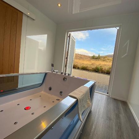 Highland Stays - Ben View Room & Jacuzzi Bath Fort William Buitenkant foto