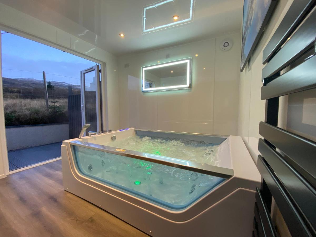 Highland Stays - Ben View Room & Jacuzzi Bath Fort William Buitenkant foto