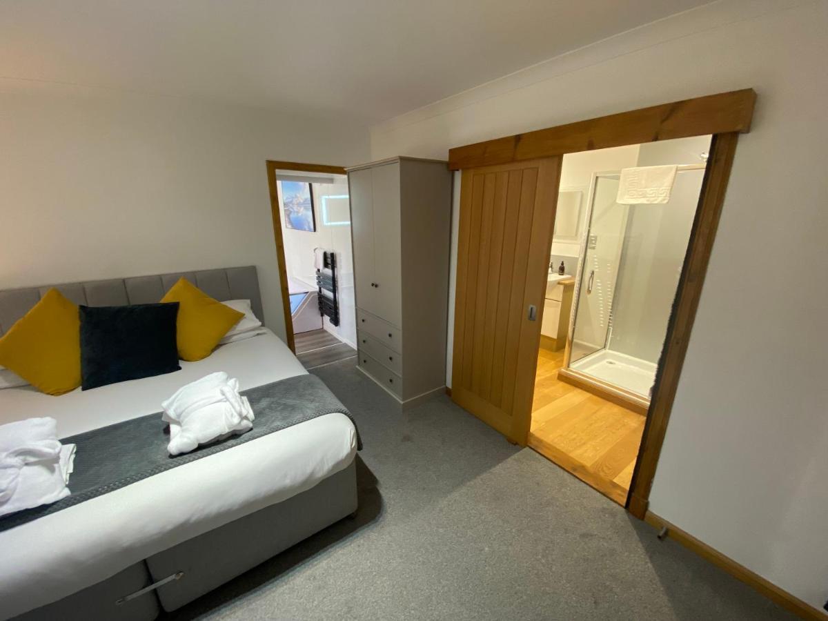 Highland Stays - Ben View Room & Jacuzzi Bath Fort William Buitenkant foto