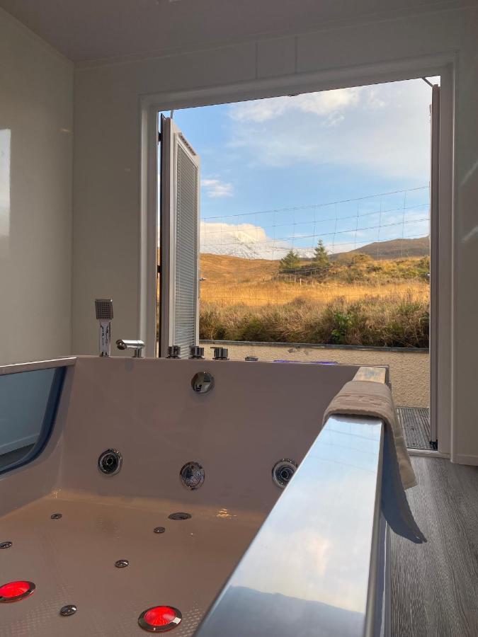 Highland Stays - Ben View Room & Jacuzzi Bath Fort William Buitenkant foto